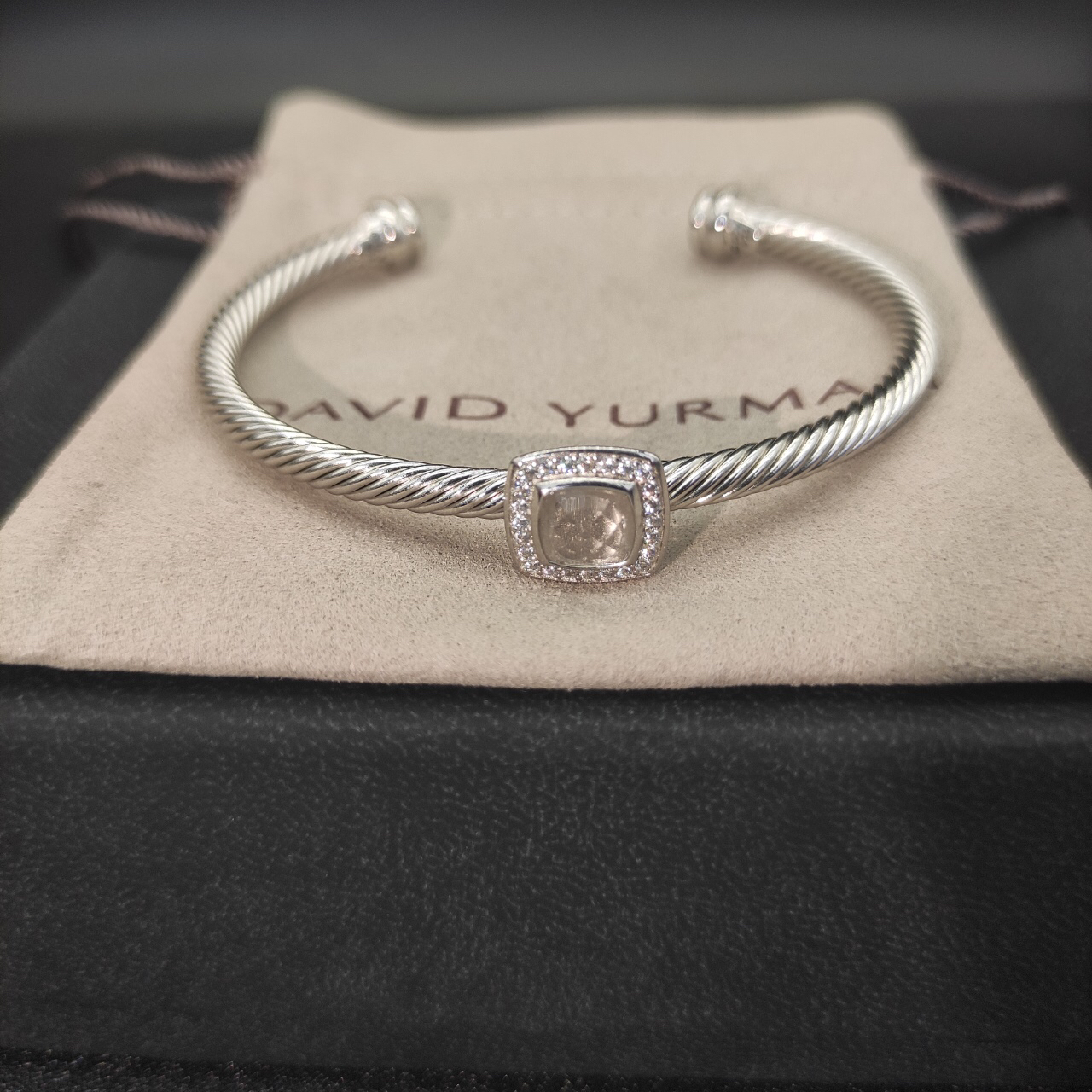 Dathtvid Yurthtman  Sterling Silver Diamond and White crystal 4mm Noblesse Cable Bracelet