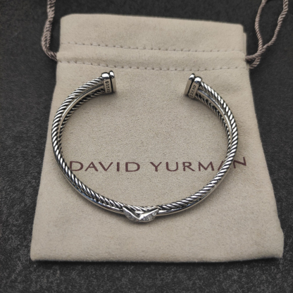 Dathtvid Yurthtman Diamond Crossover X Bracelet