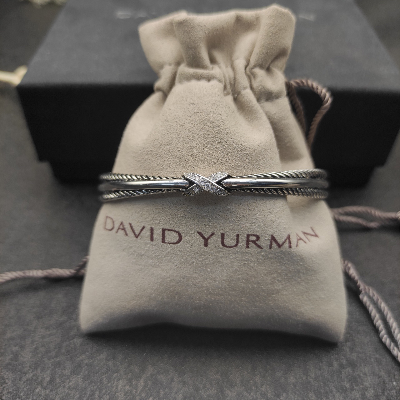 Dathtvid Yurthtman Diamond Crossover X Bracelet