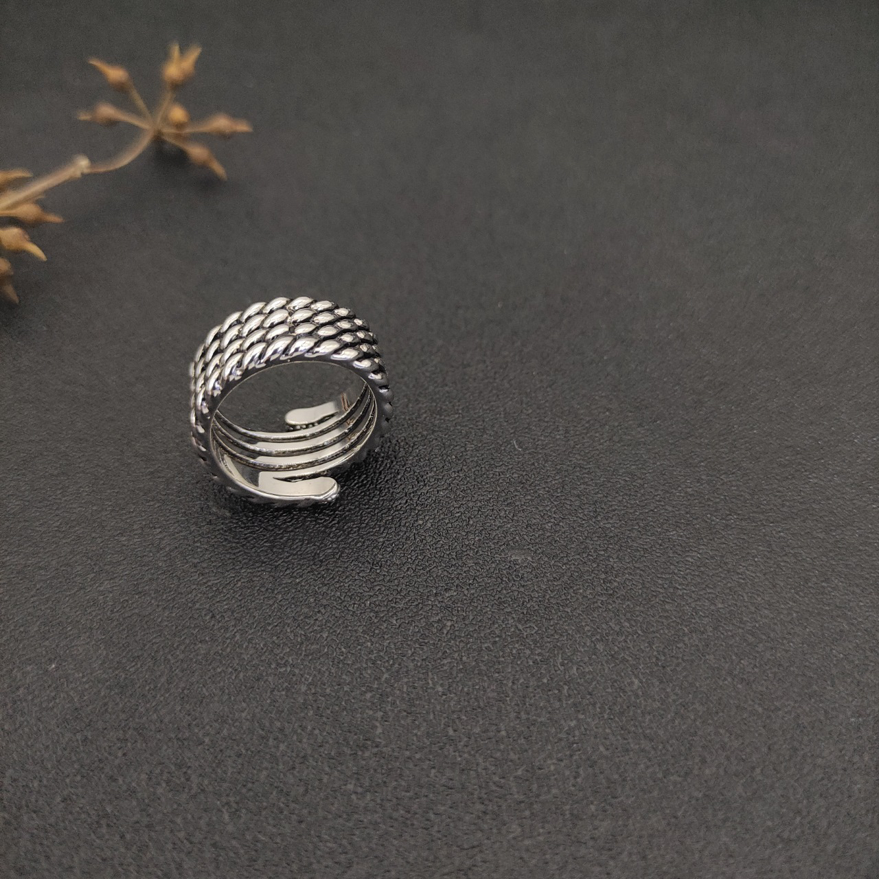 Dathtvid Yurthtman Diamond Willow Serpentine Ring