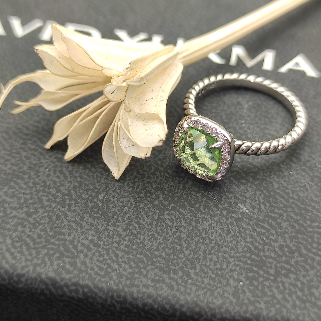 Petite Chatelaine® Pavé Bezel Ring Sterling Silver with Peridot and Diamonds, 7mm