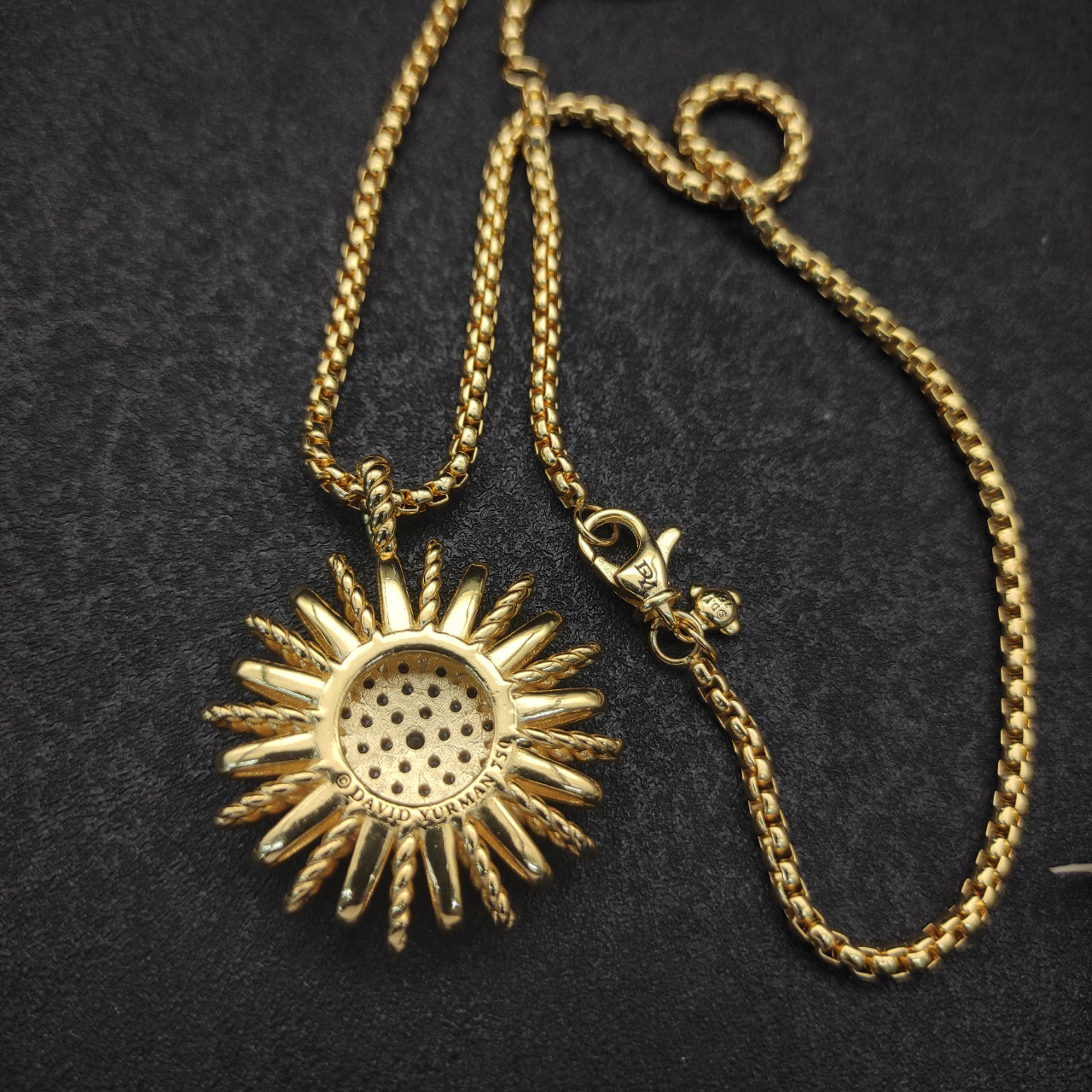 Dathtvid Yurthtman  18K Yellow White Gold Diamond Large Starburst Pendant