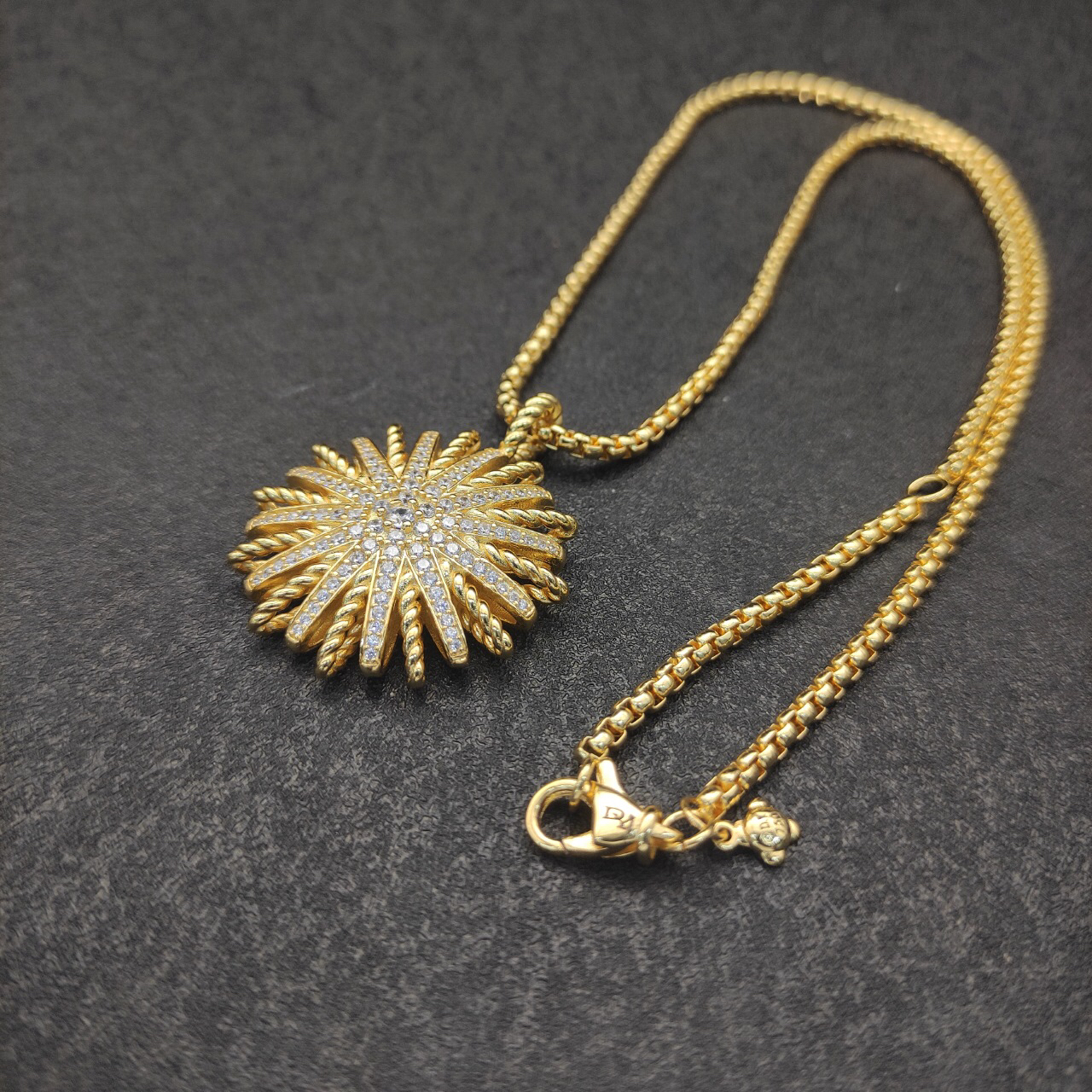 Dathtvid Yurthtman  18K Yellow White Gold Diamond Large Starburst Pendant