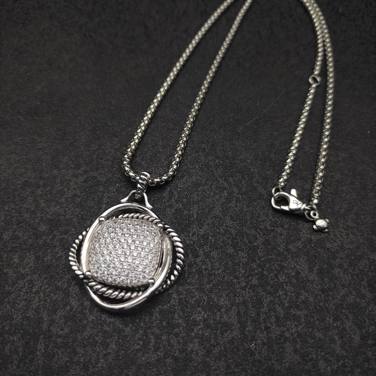 Dathtvid Yurthtman Infinity Pendant with Diamonds in Silver, 32mm