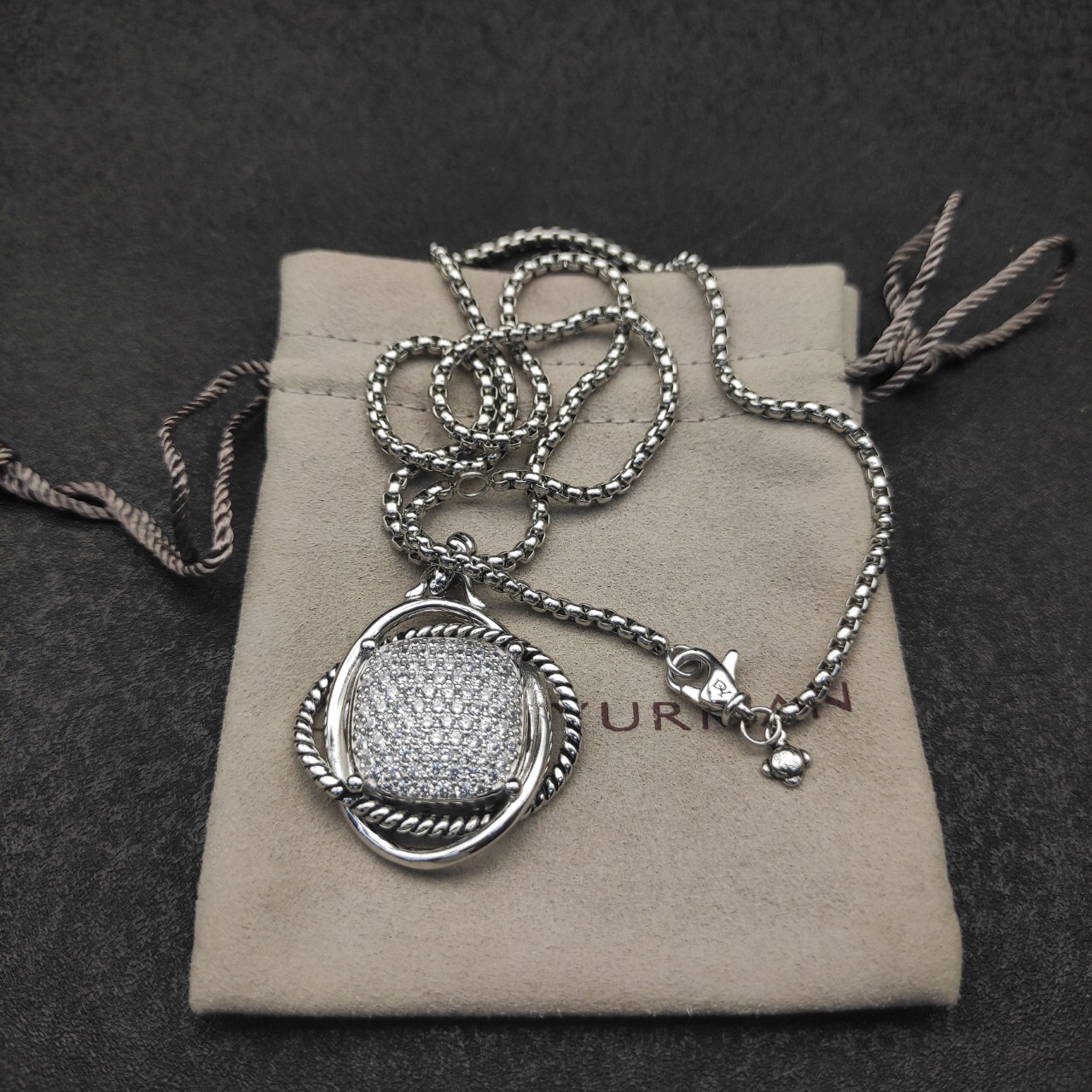 Dathtvid Yurthtman Infinity Pendant with Diamonds in Silver, 32mm