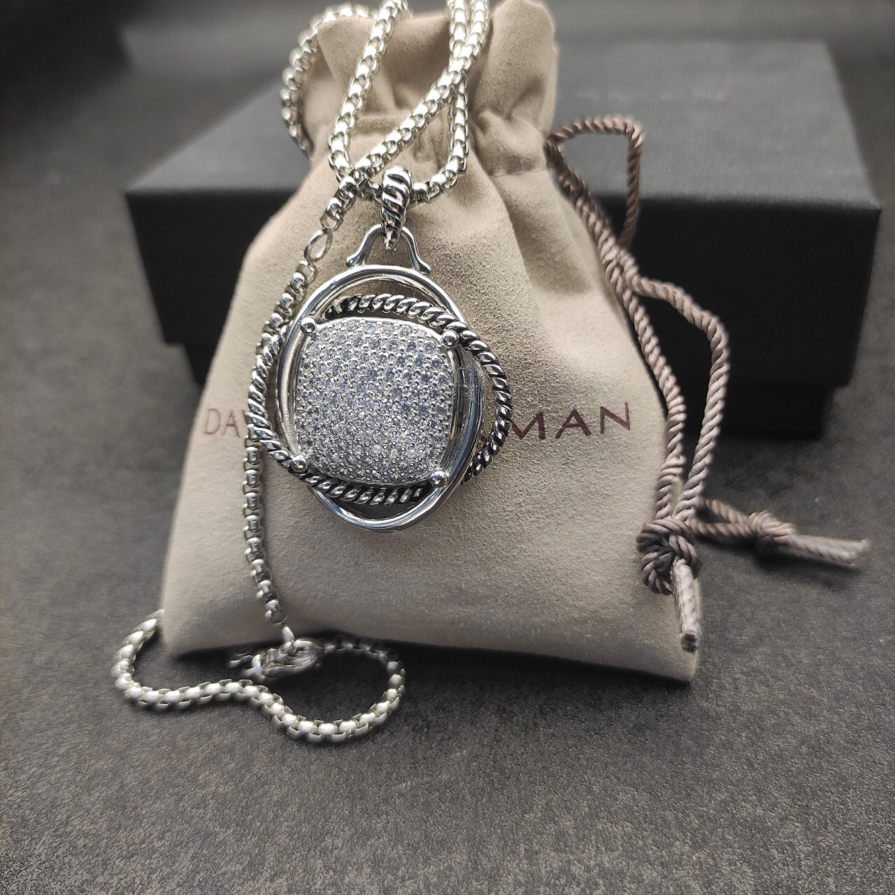 Dathtvid Yurthtman Infinity Pendant with Diamonds in Silver, 32mm