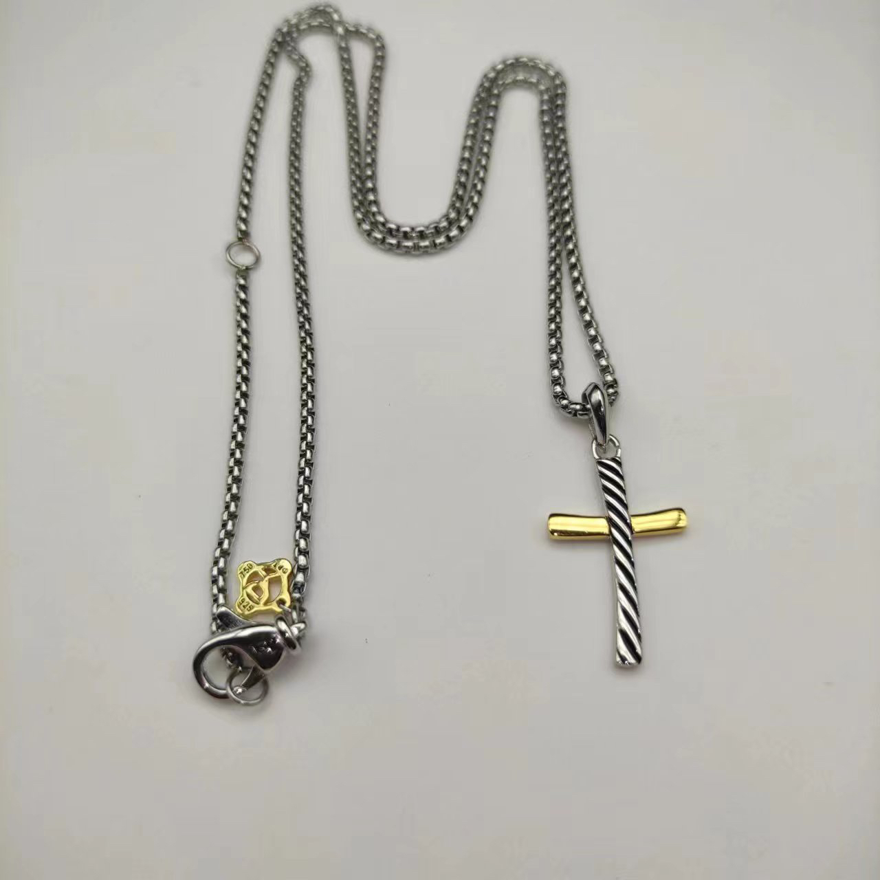 Dathtvid Yurthtman Cable Classics Cross Amulet with 18K Yellow Gold