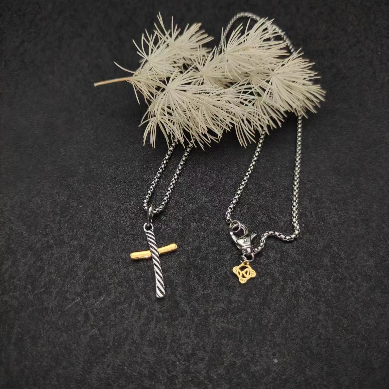Dathtvid Yurthtman Cable Classics Cross Amulet with 18K Yellow Gold
