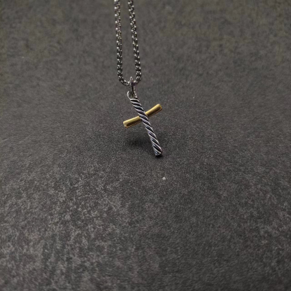 Dathtvid Yurthtman Cable Classics Cross Amulet with 18K Yellow Gold