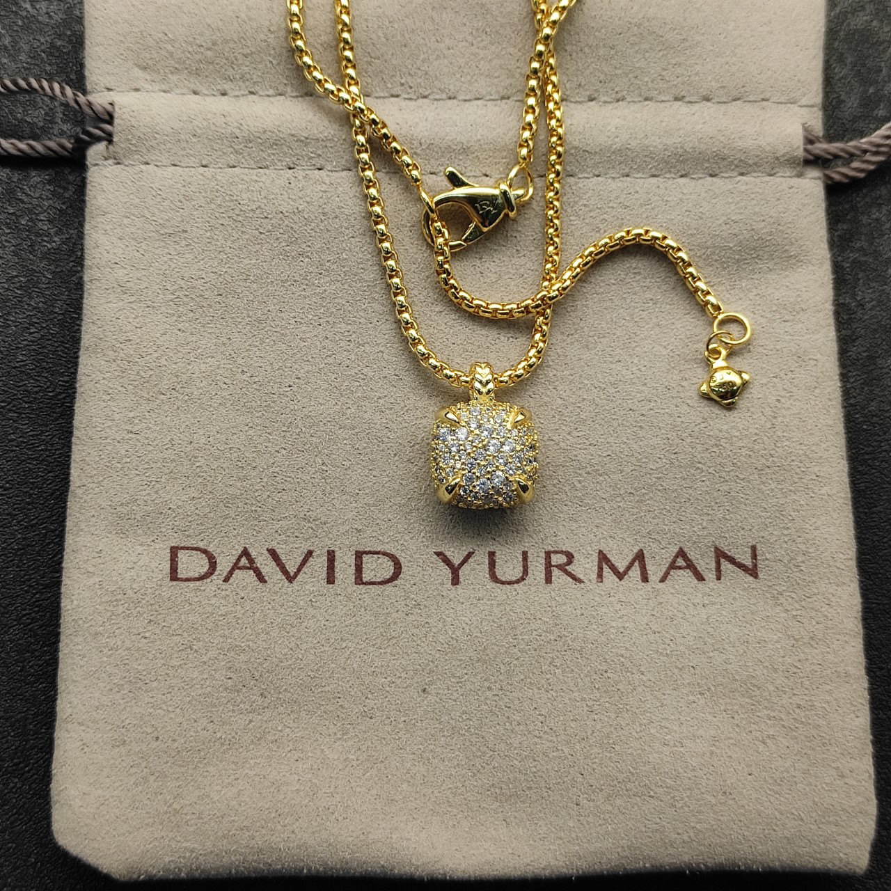 Chatelaine® Pendant Necklace 18K Yellow Gold with Pavé Diamonds, 14mm