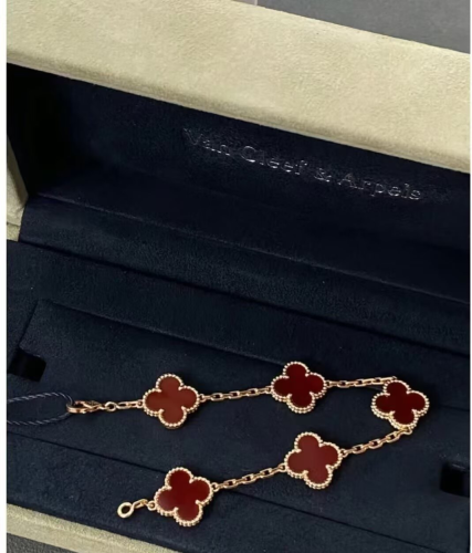 Four-leaf clover series bracelet with floral pattern