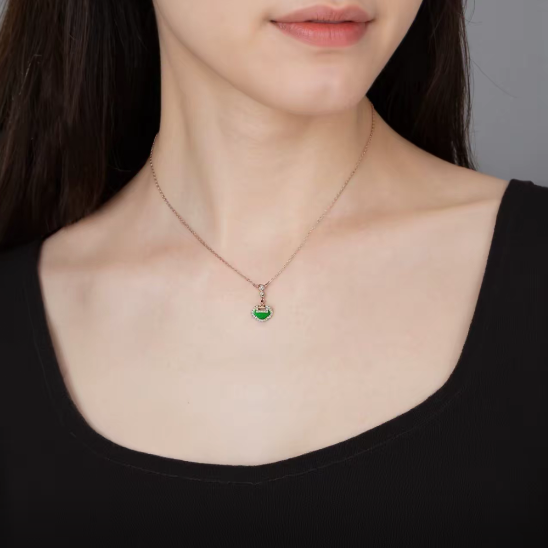 Green pendant necklace for women