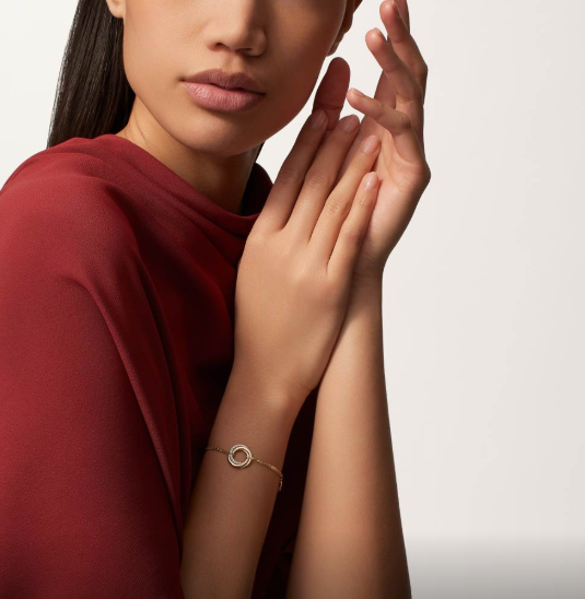 Stylish and versatile three-ring bracelet, suitable for both men and women.