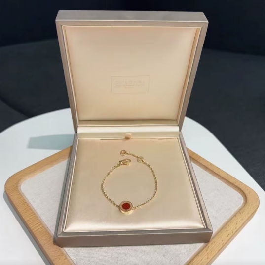 Stylish and elegant bracelet for women