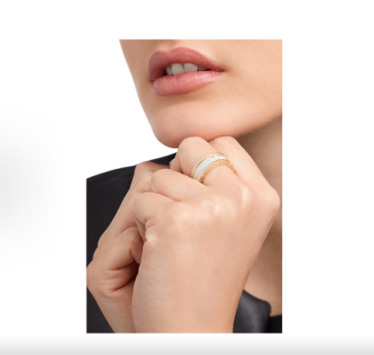 Letter logo ring, suitable for both men and women.