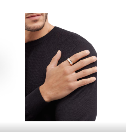 Letter logo ring, suitable for both men and women.