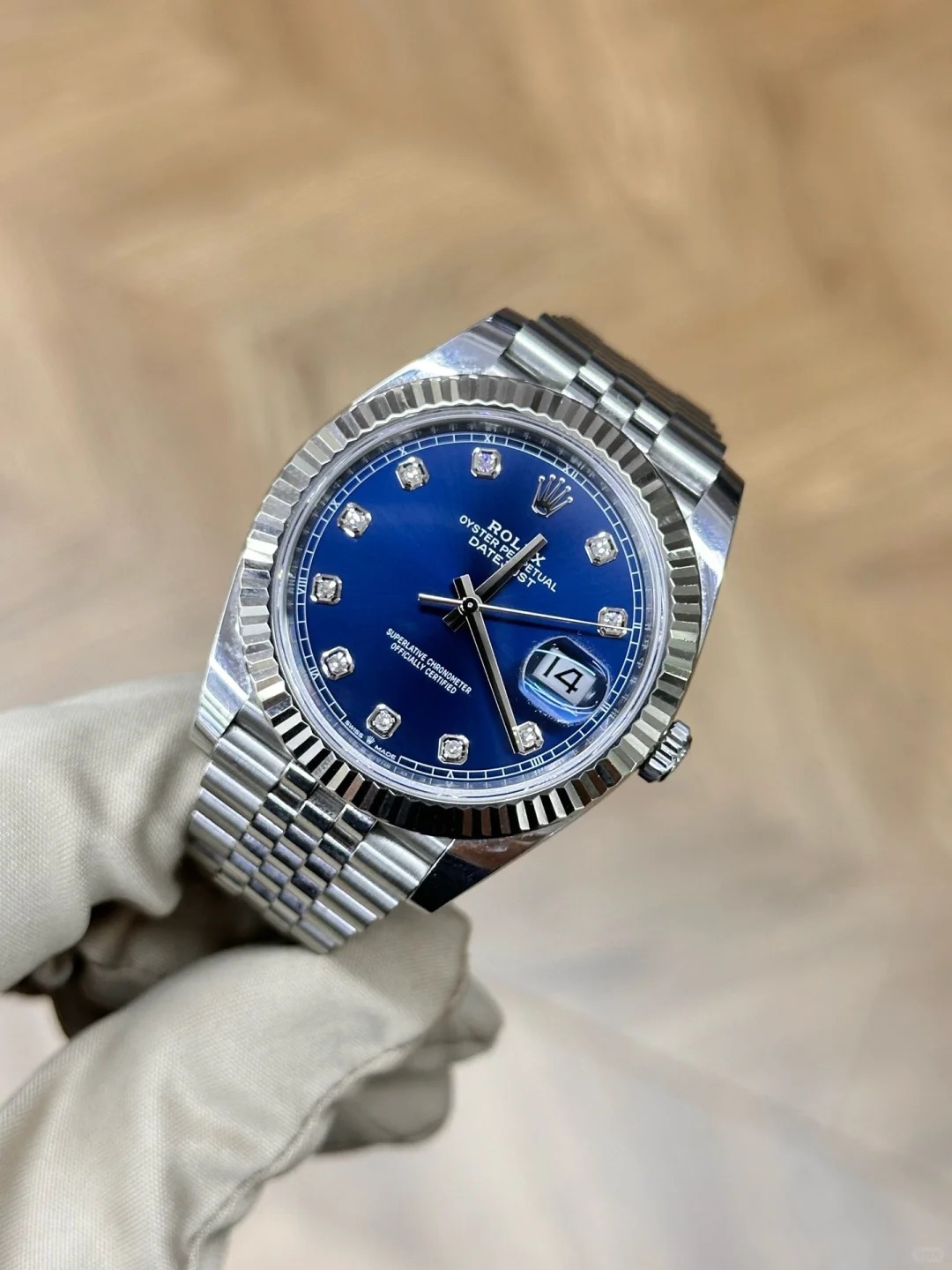 R 126334