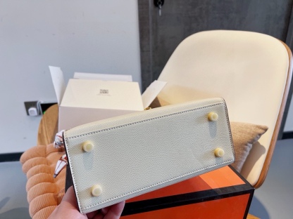 Kelly 20/25 Bag