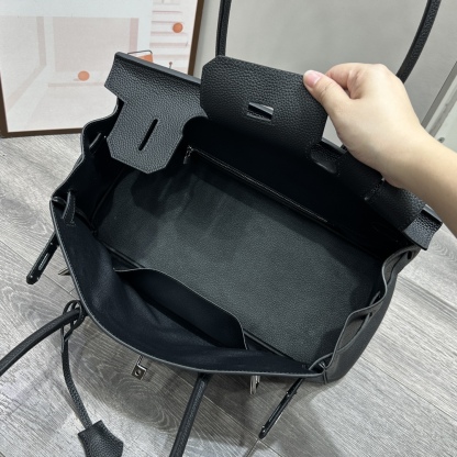 Herthtmes  Taurillon Clemence JPG Birkin  40