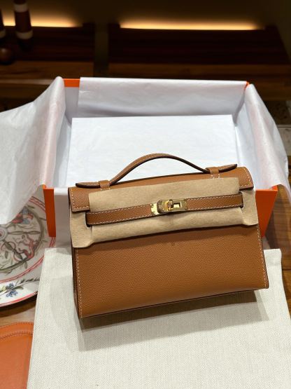 Herthtmes  Epsom Kelly Pochette Clutch