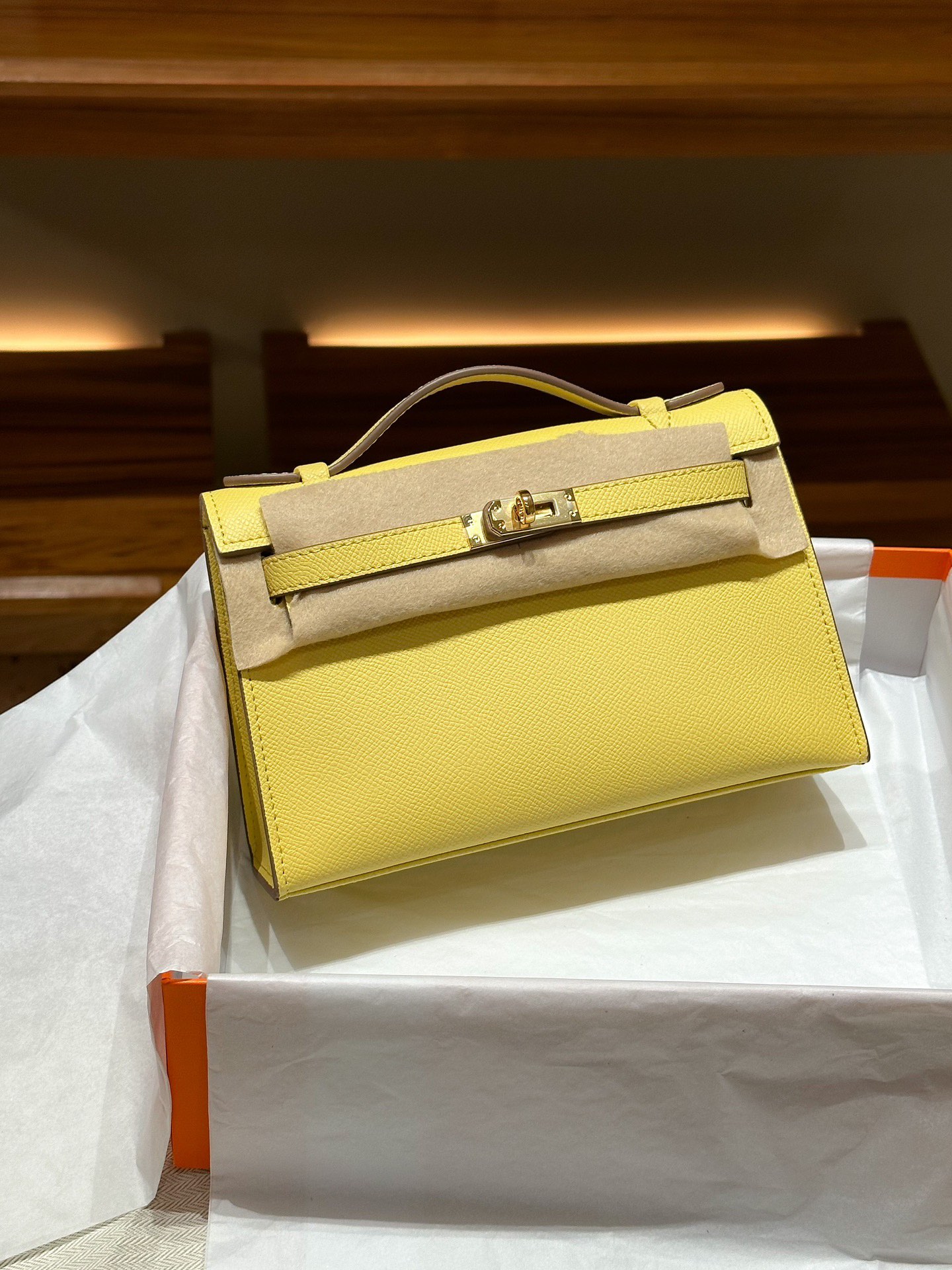 Herthtmes  Epsom Kelly Pochette Clutch