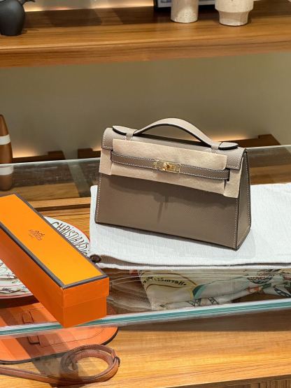 Herthtmes  Epsom Kelly Pochette Clutch