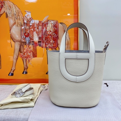 Herthtmes  Taurillon Clemence Swift In-The-Loop 18/22 Bag Etoupe