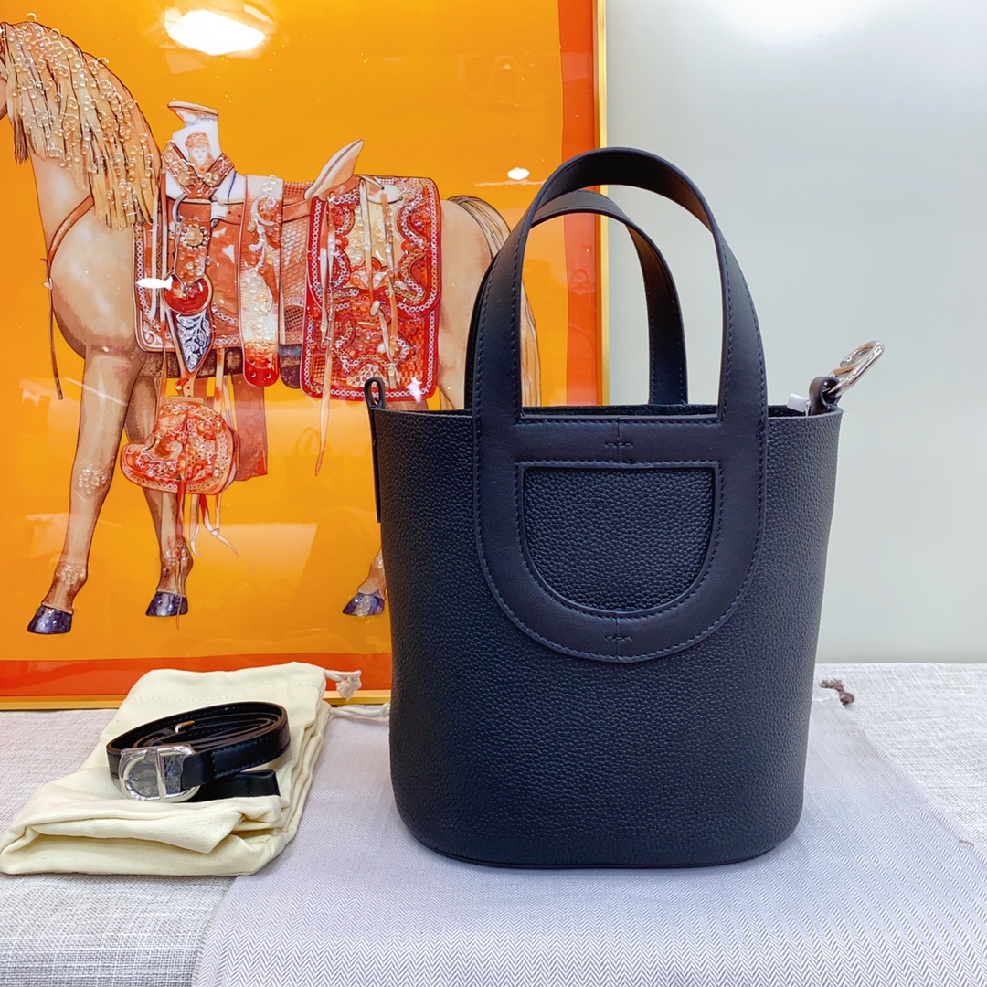 Herthtmes  Taurillon Clemence Swift In-The-Loop 18/22 Bag Etoupe