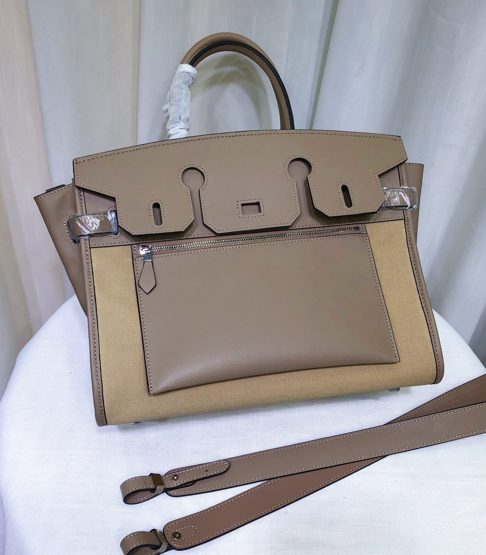 Leather Saddle Bag With Contrast Stitching, Exterior