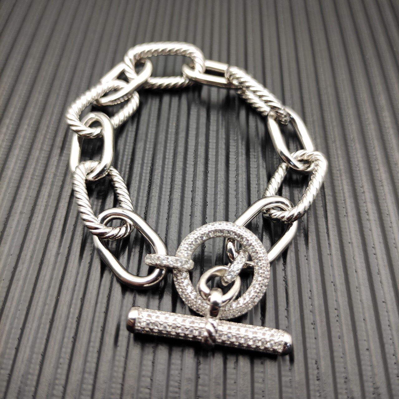 Dathtvid Yurthtman  DY Madison Pavé Toggle Chain Bracelet in Sterling Silver