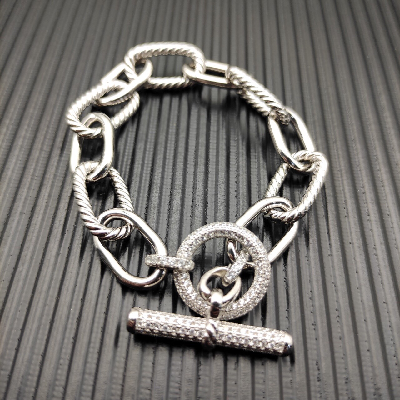 Dathtvid Yurthtman  DY Madison Pavé Toggle Chain Bracelet in Sterling Silver