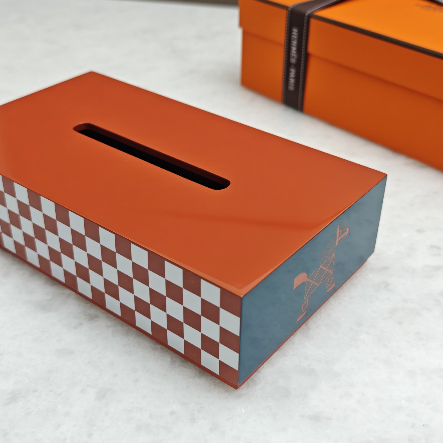 He--rmès hand-lacquered and carved wooden tissue box