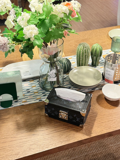 LV Premium Tissue Box