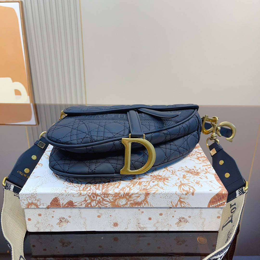 Fashion Ringer Scrub Saddle Bag