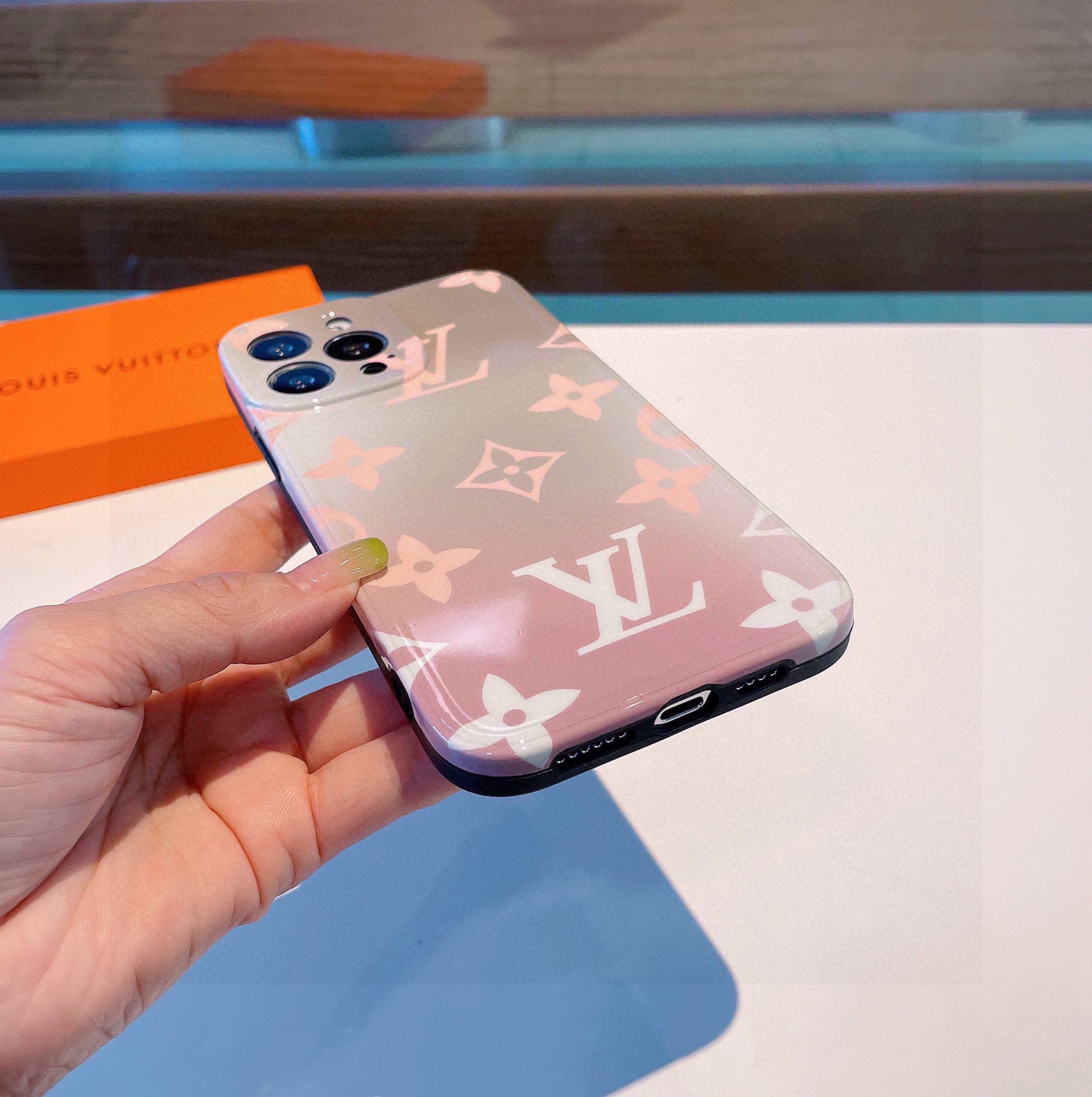 Gradient latest color matching mobile phone case