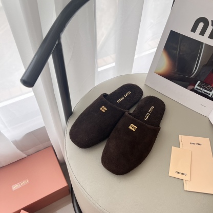 Suede slippers