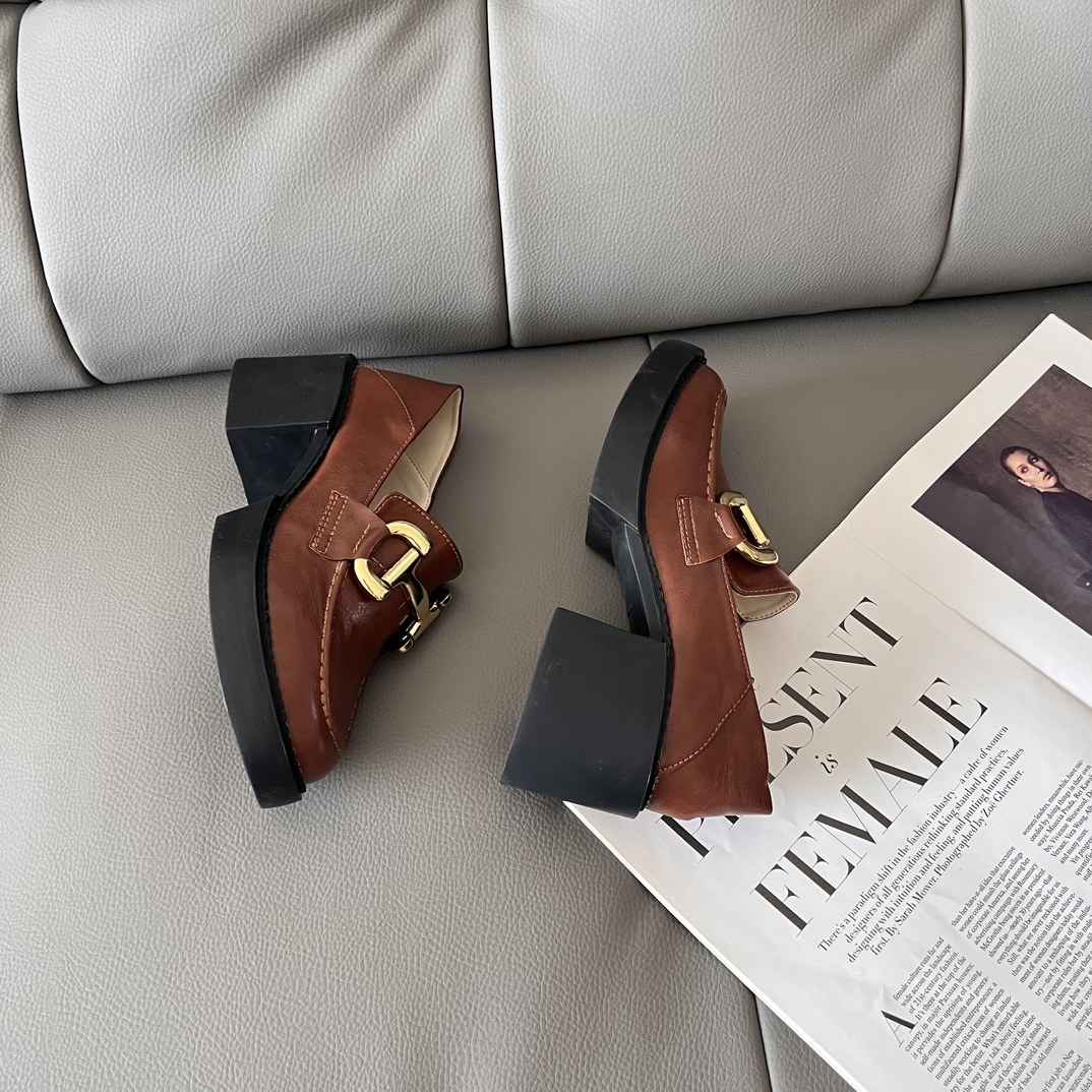 Loafers in Leather