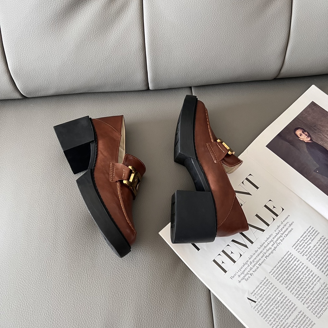 Loafers in Leather