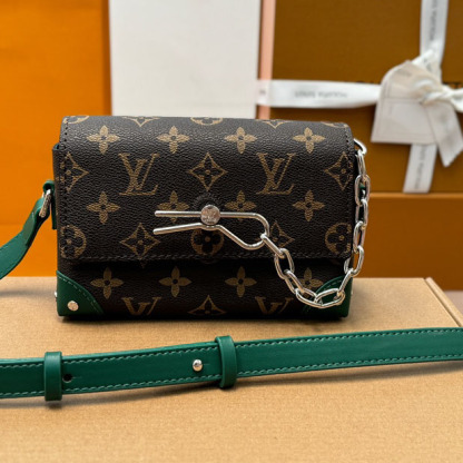 *Steamer Wearable Wallet