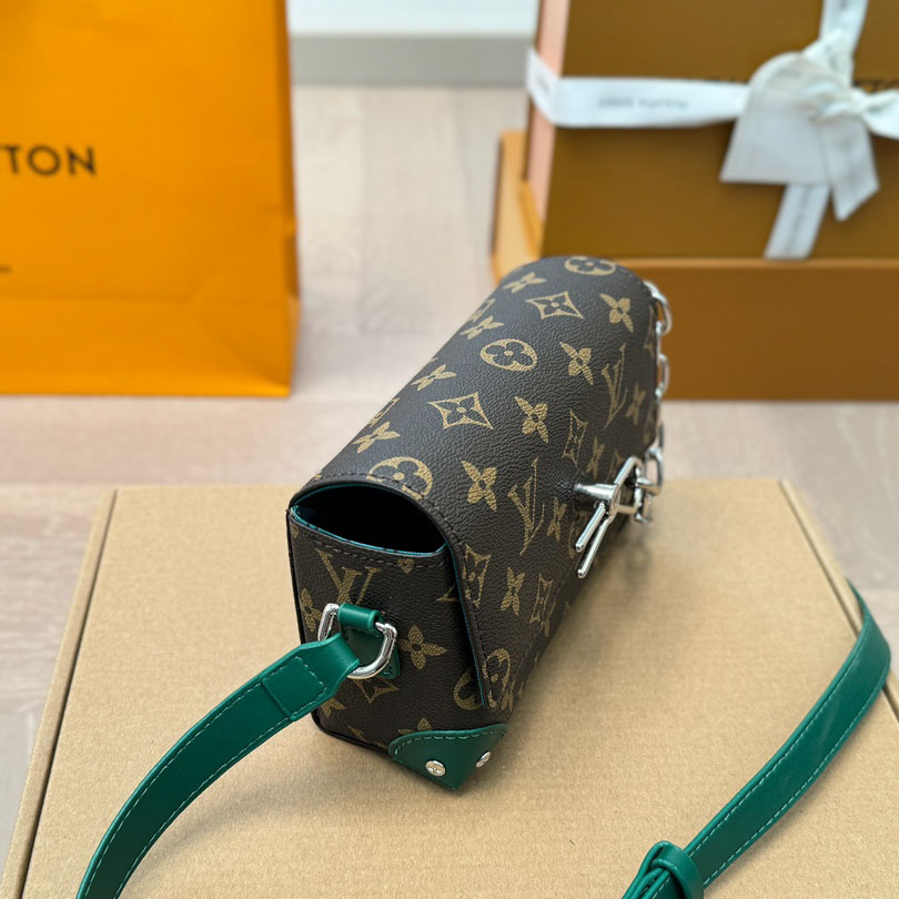 *Steamer Wearable Wallet