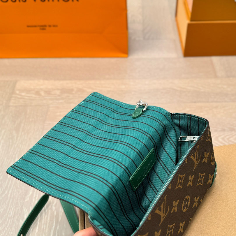 *Steamer Wearable Wallet