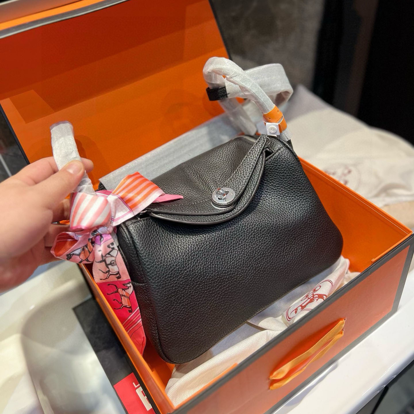 Lindy 26 Bag Coveted Etoupe Clemence Leather Palladium