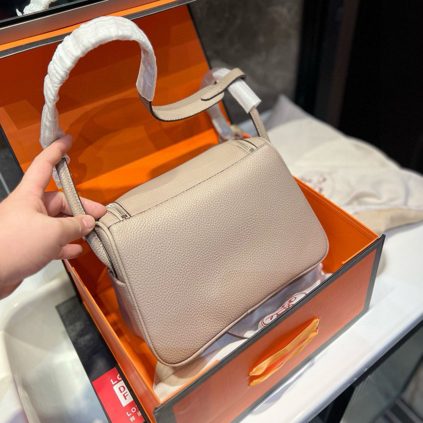 Lindy 26 Bag Coveted Etoupe Clemence Leather Palladium