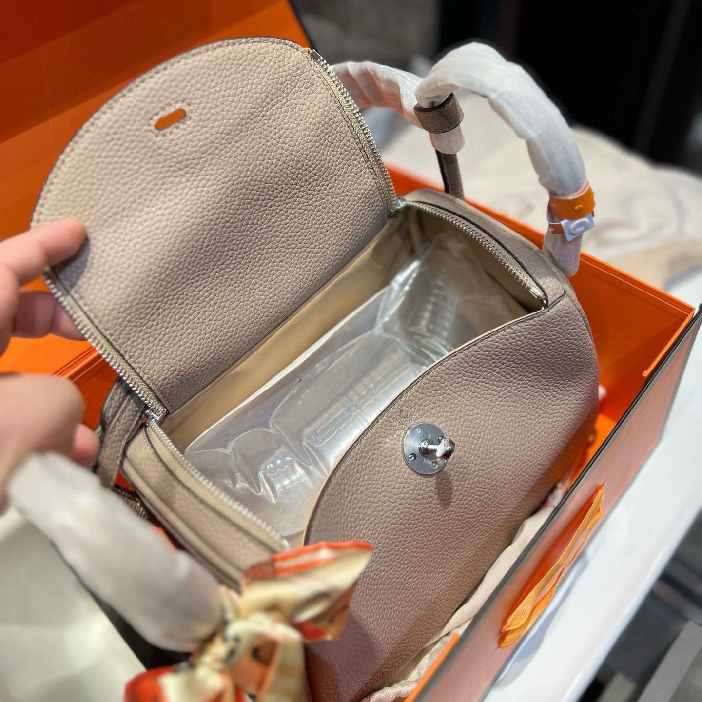 Lindy 26 Bag Coveted Etoupe Clemence Leather Palladium