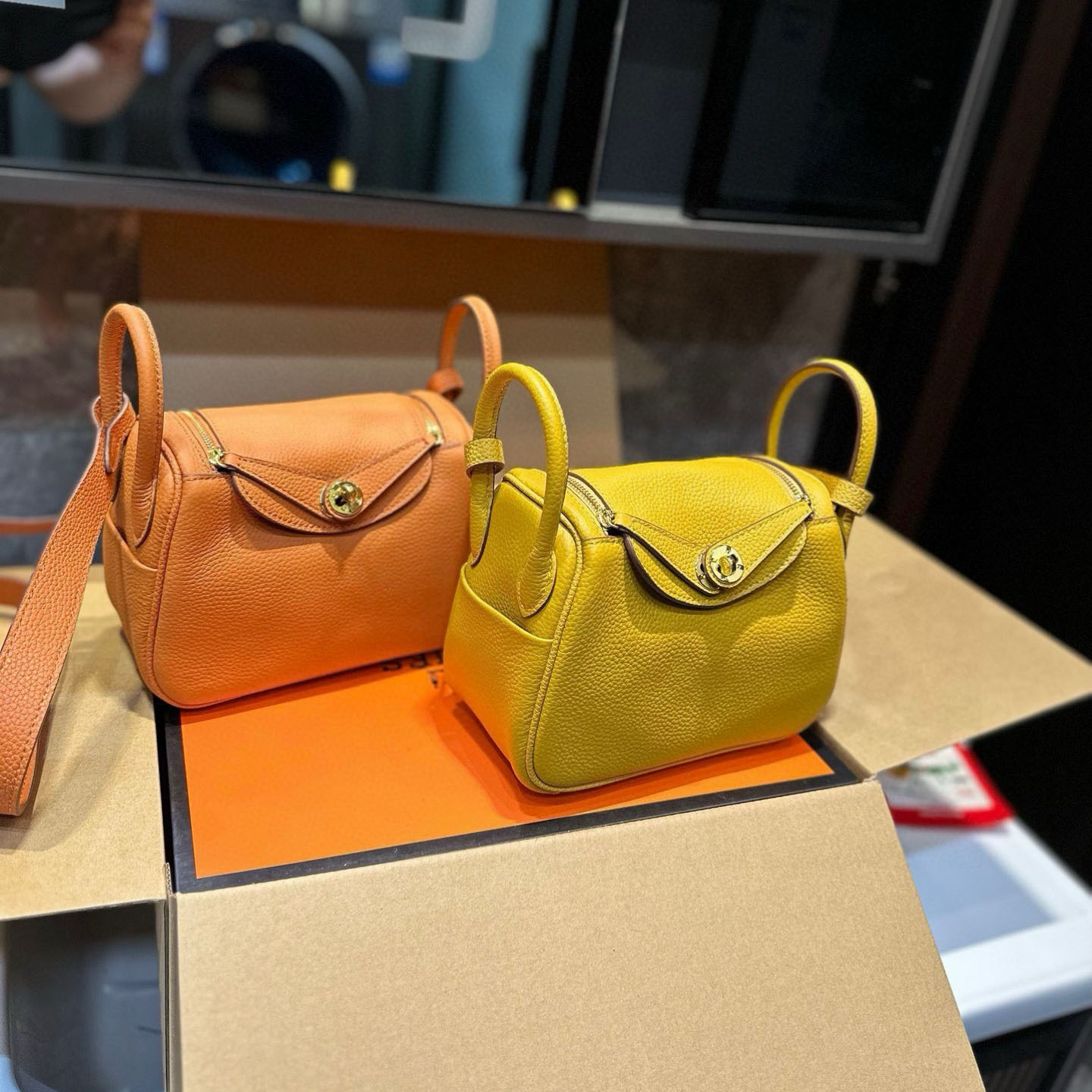 Lindy 26 Bag Coveted Etoupe Clemence Leather Palladium