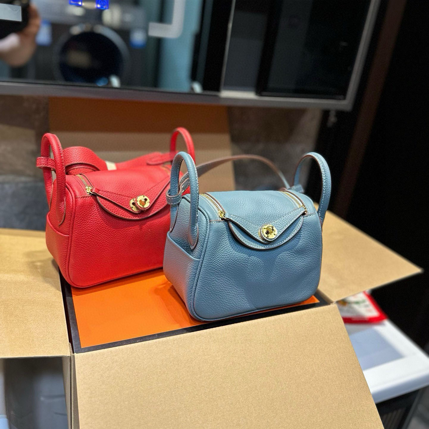 Lindy 26 Bag Coveted Etoupe Clemence Leather Palladium
