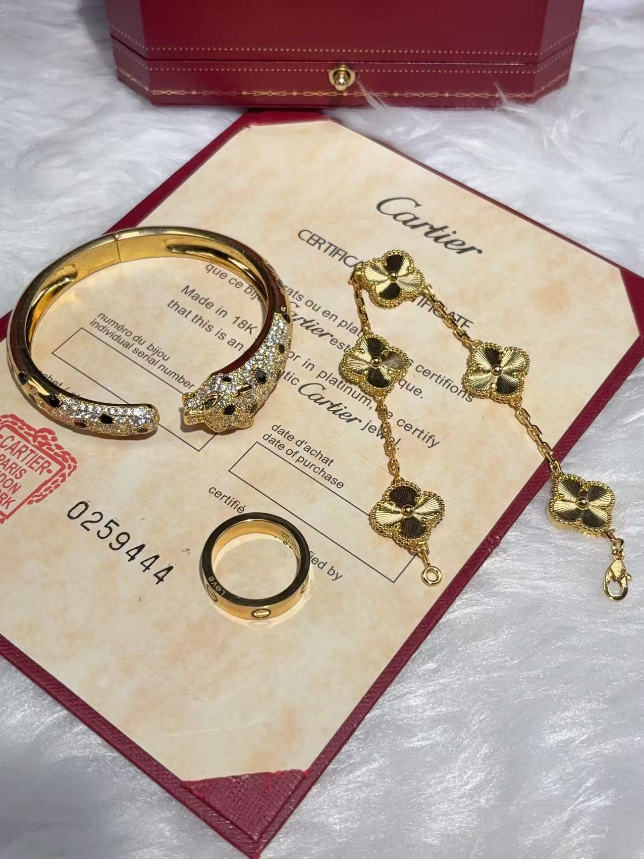 PANTHERE DE CARthtTIER BRACELET + LOVE RING + VINTAGE ALHAMBRA BRACELET, 5 MOTIFS