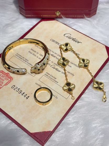 PANTHERE DE CARthtTIER BRACELET + LOVE RING + VINTAGE ALHAMBRA BRACELET, 5 MOTIFS
