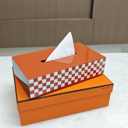 He--rmès hand-lacquered and carved wooden tissue box