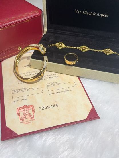 PANTHERE DE CARthtTIER BRACELET + LOVE RING + VINTAGE ALHAMBRA BRACELET, 5 MOTIFS